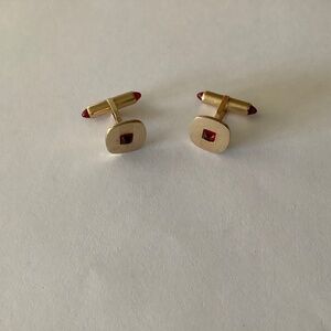 Vintage cuff links. Krementz